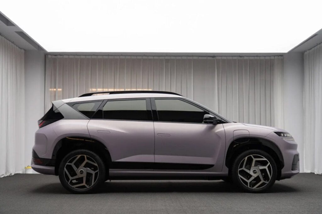 Nice clean profile here, should make Tesla Model Y look even more naff.