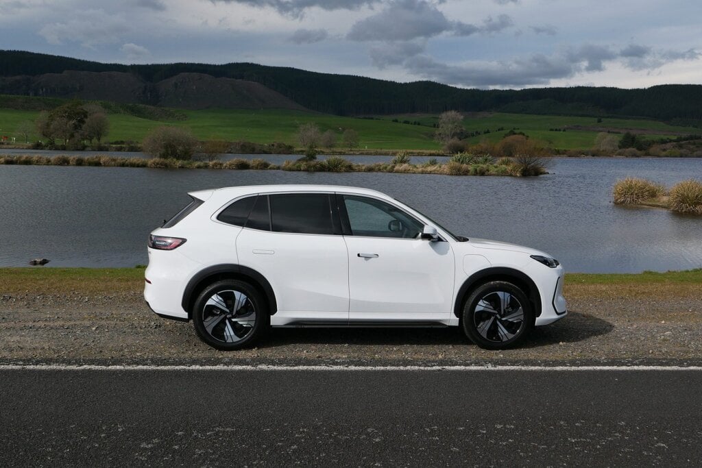 EX5 resting, profile. Not the extended door handles, normally flush against the side of the vehicle.