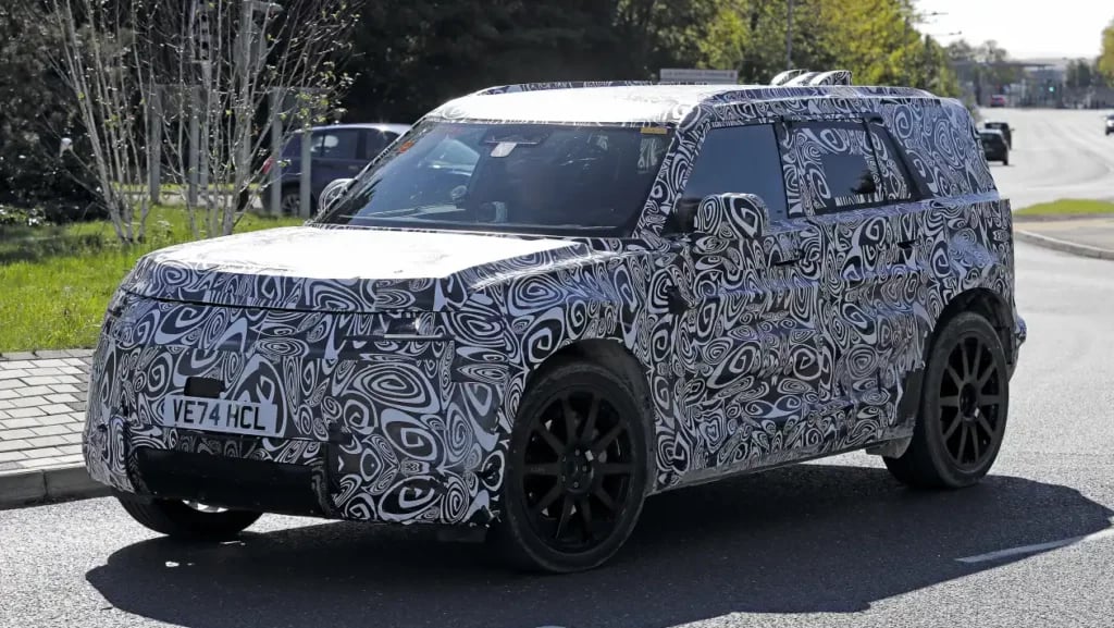 Has tghe chunky beefy look about it does the baby Defender.