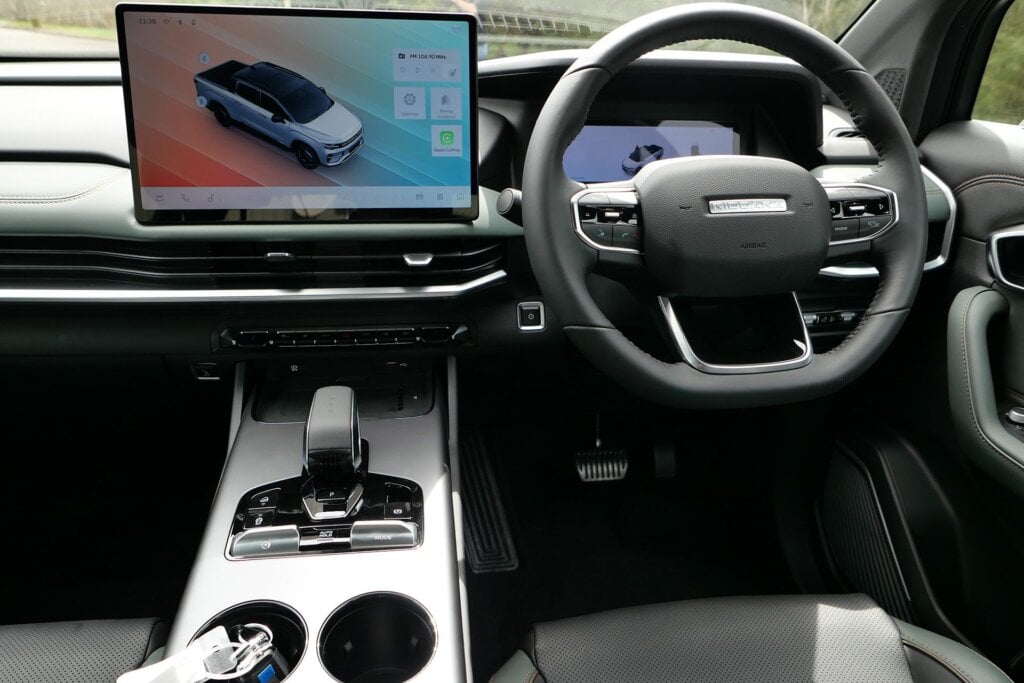 Great interior too, with dual digital readouts. Artificial leather seat covers.