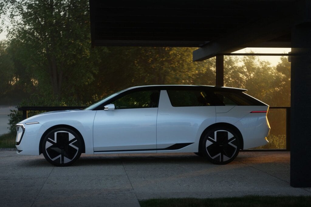 Profile shows just how big this Vision O concept really is.