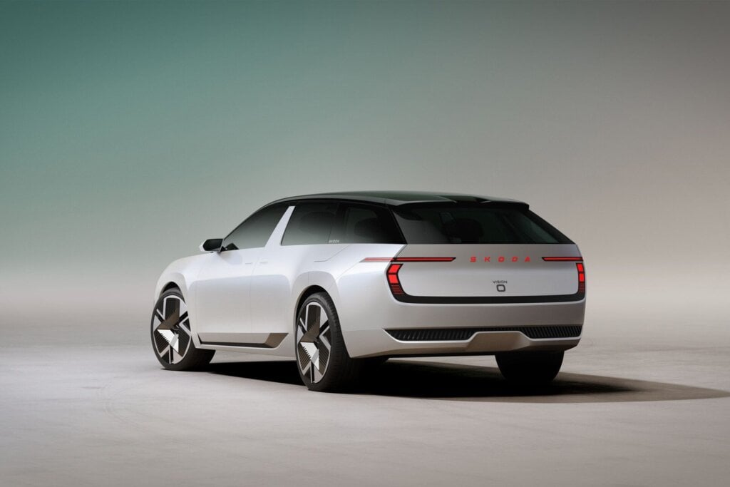 Aero look continues at the rear with concave boot lid, roof end spoiler, and central diffuser.