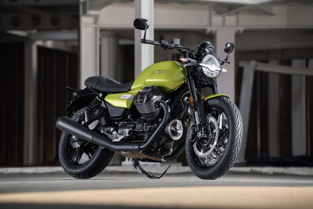 Sport model in green, featuring twin discs.