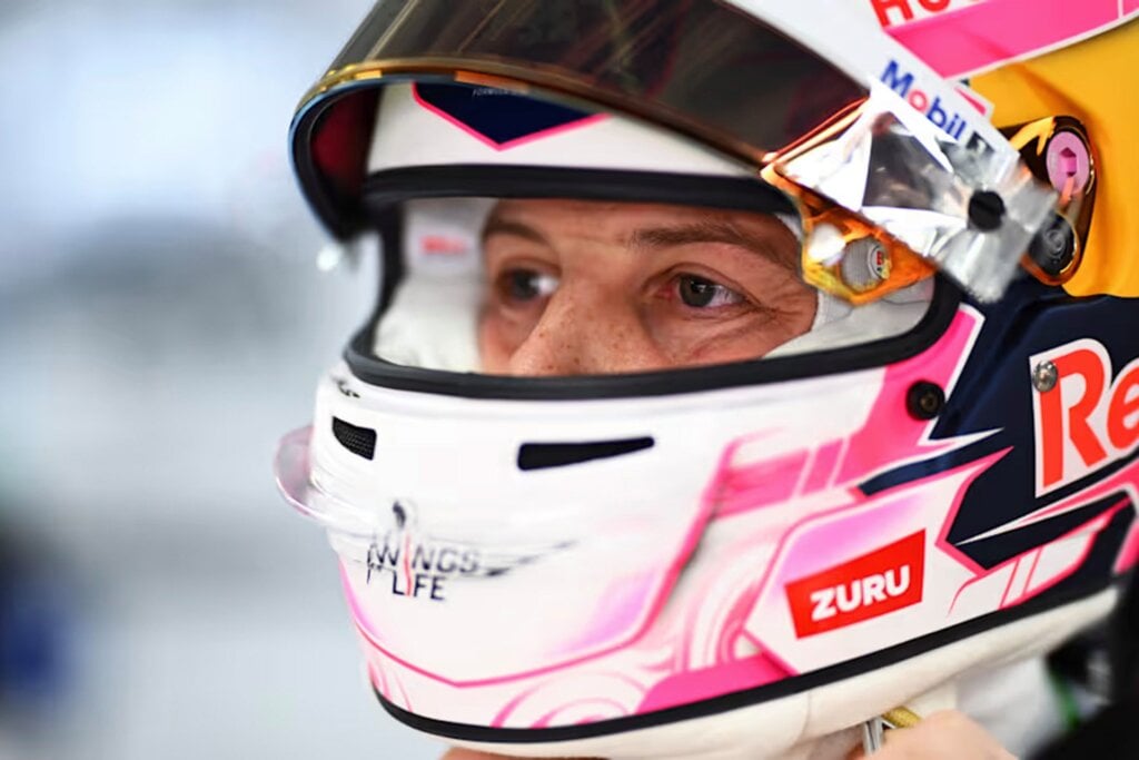 Liam Lawson with pink helmet.
