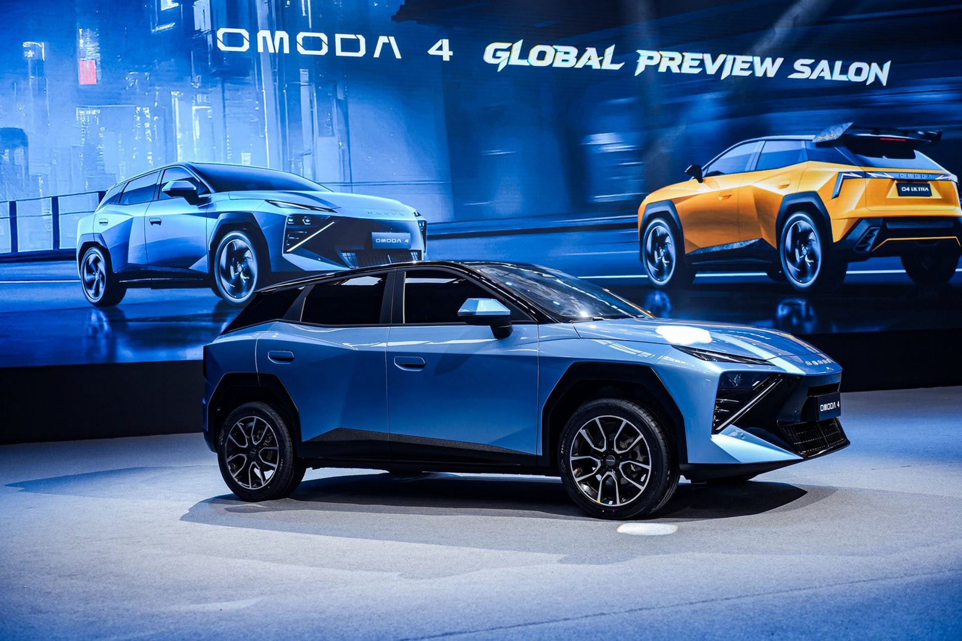 Omoda 4 in blue