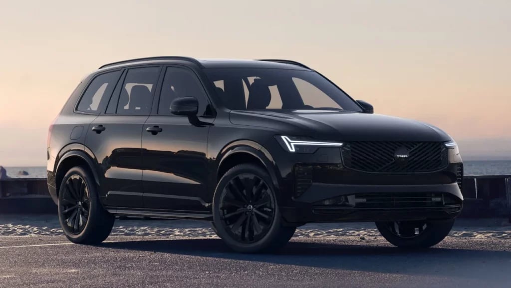 A good look with the Thor's hammer headlights here.