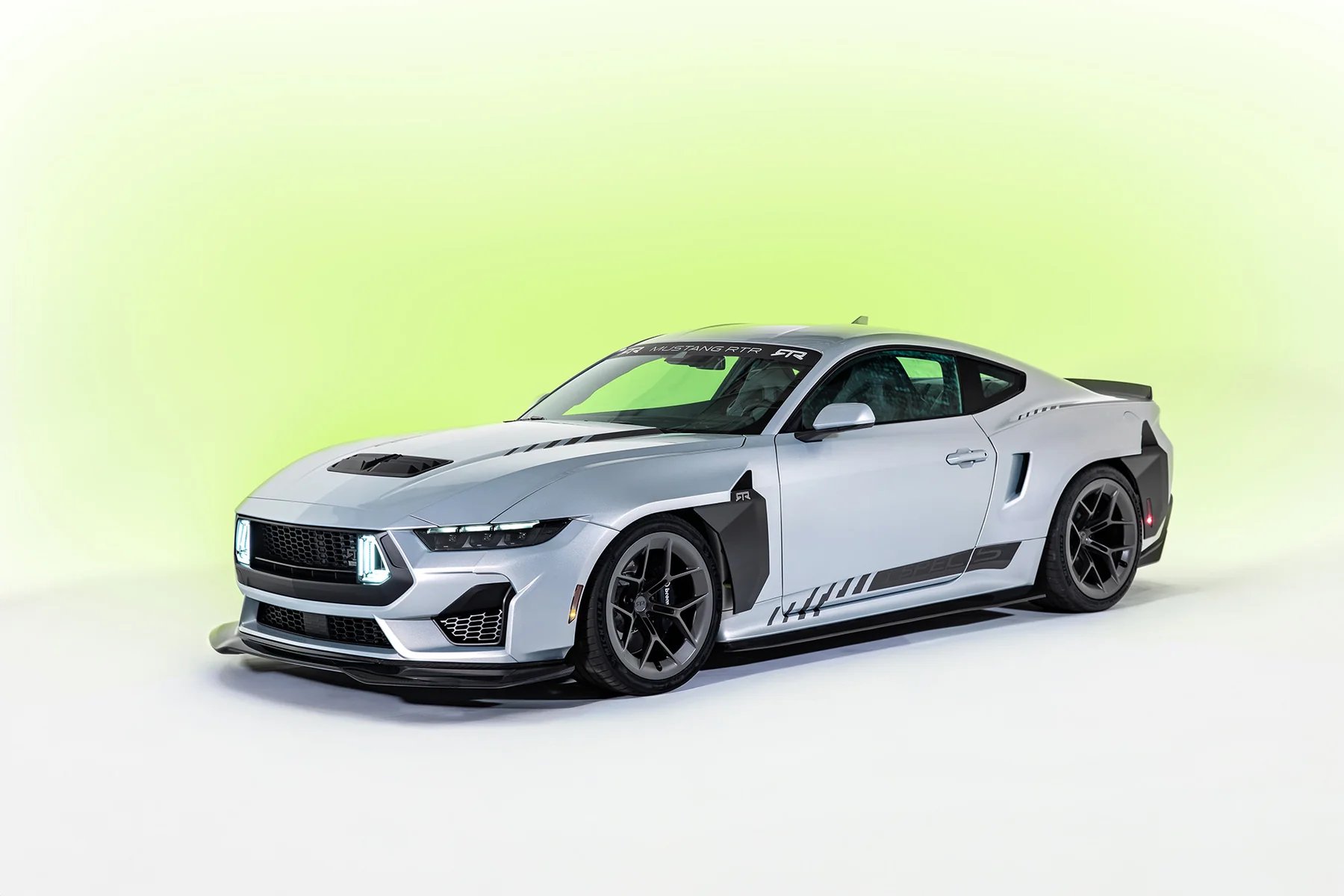 RTR Spec 5 Mustang in silver