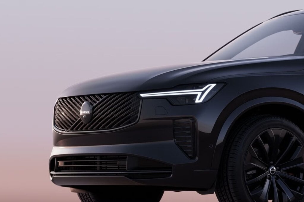 Nice grille and other blacked out highlights of course.