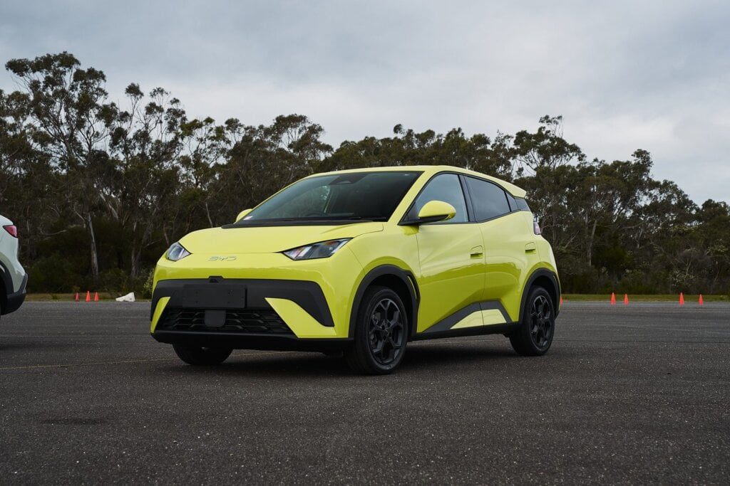 Atto 1 in yellow