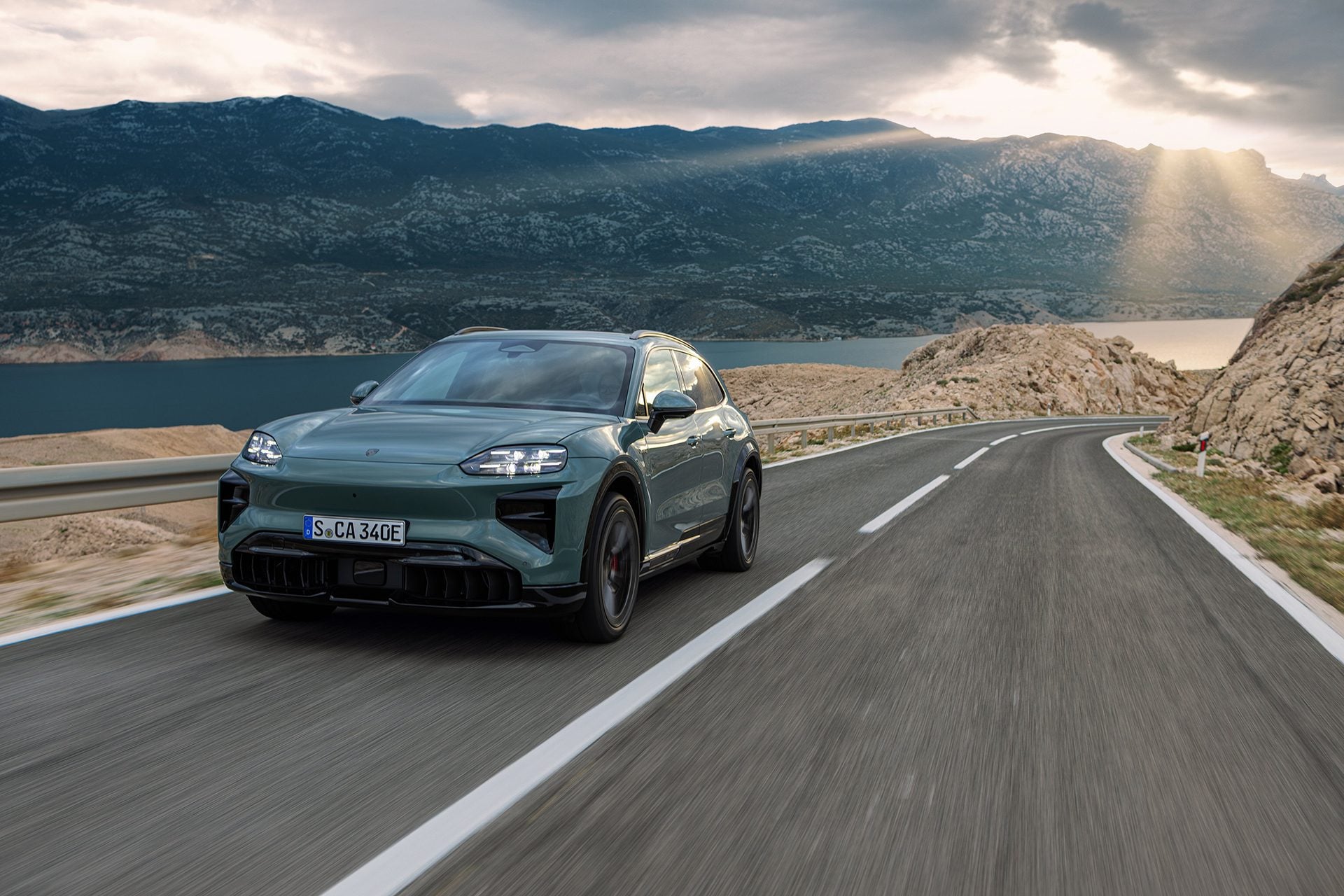 Porsche Cayenne Electric in green