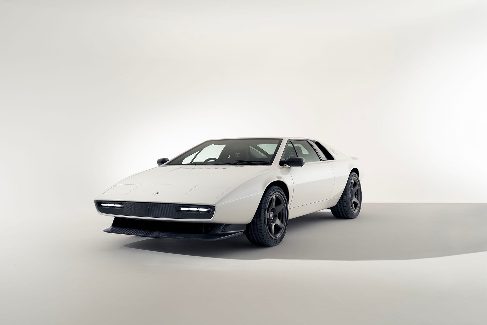 Lotus Espirit Encor in white