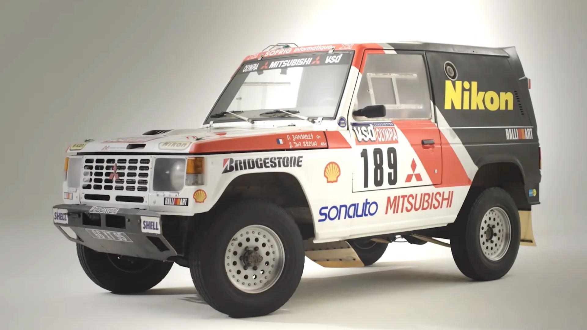 Dakar Pajero in white red and blue