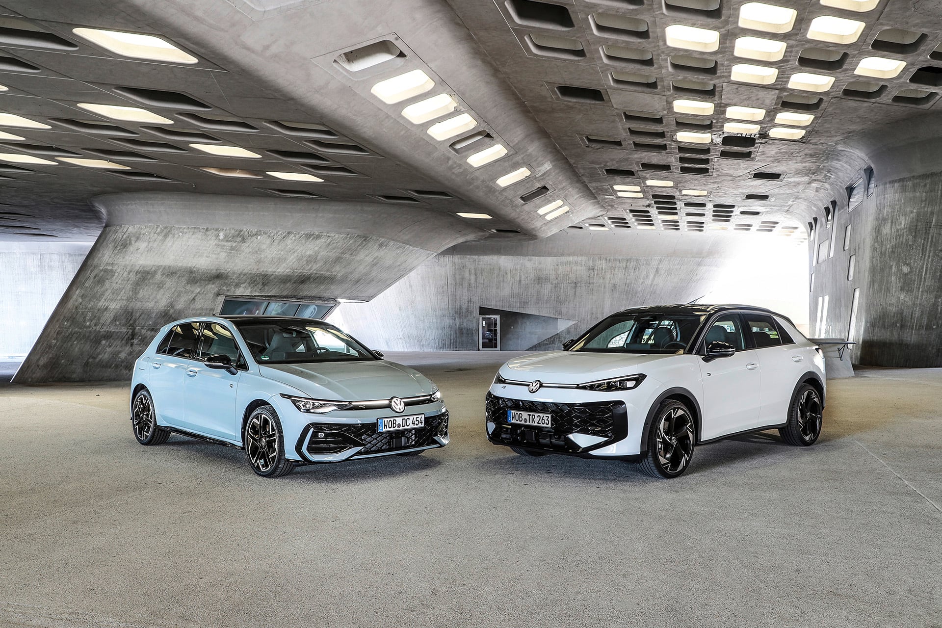Hybrid Golf and T-Roc on grey concrete