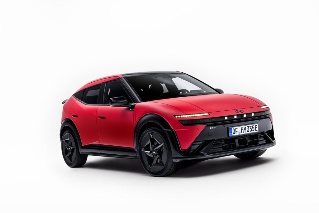 Ioniq 3 in red