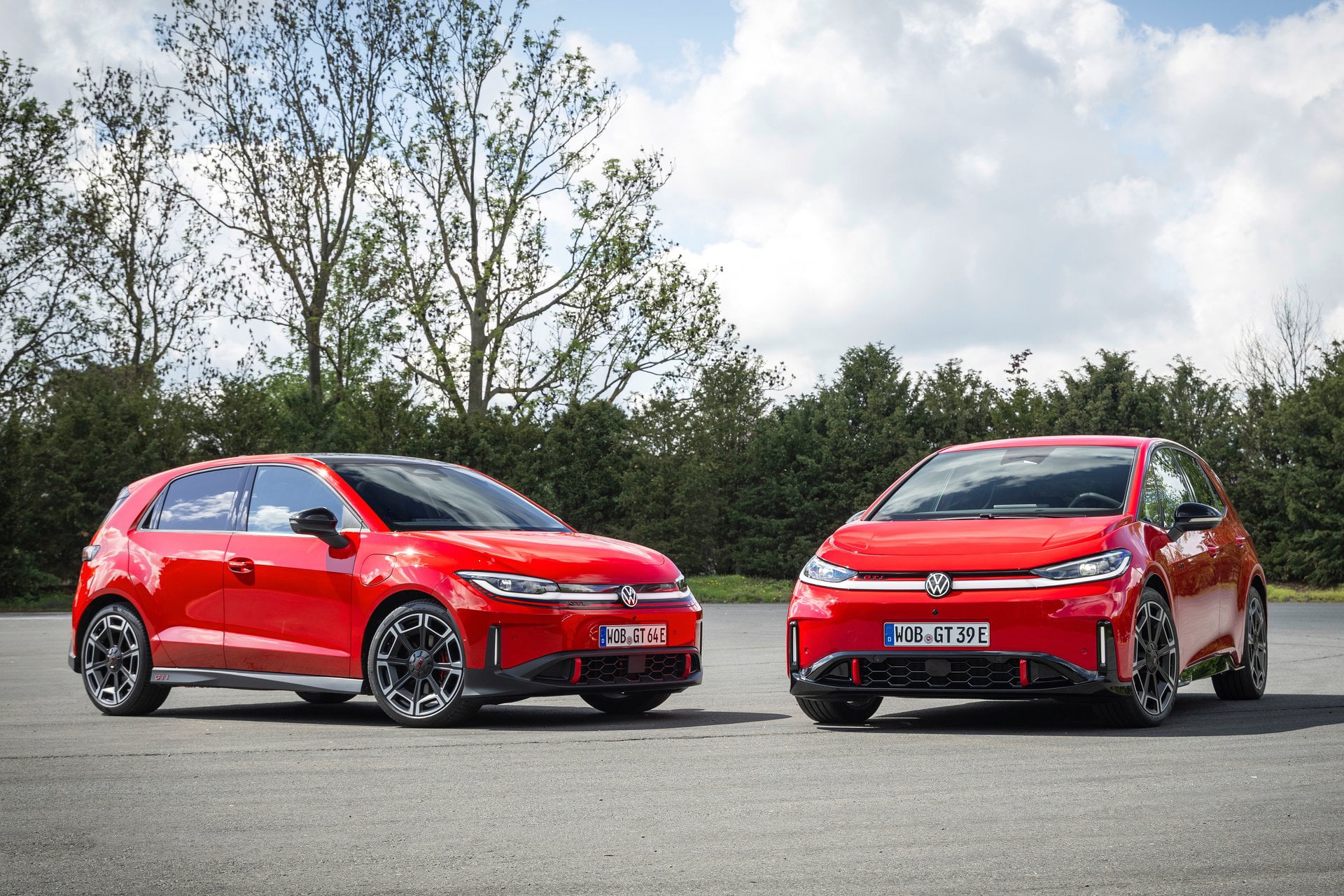 Two red ID.3 GTIs on tarmac