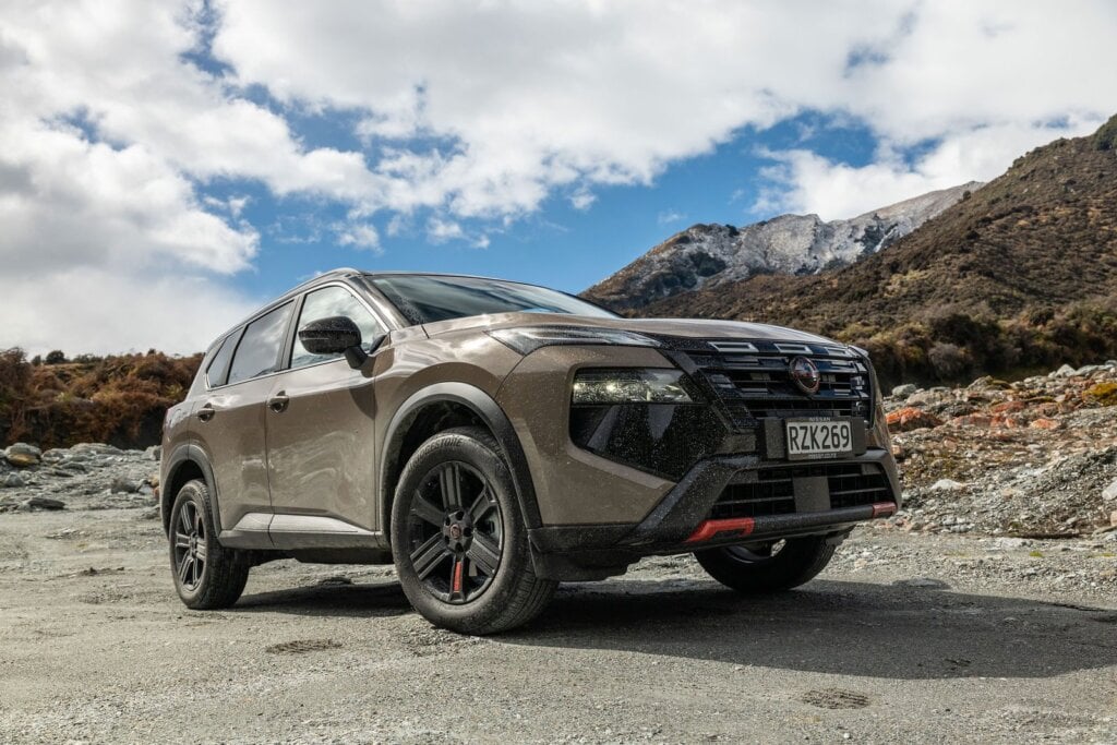 2026 Nissan X-Trail Rock Creek side profile with black roof