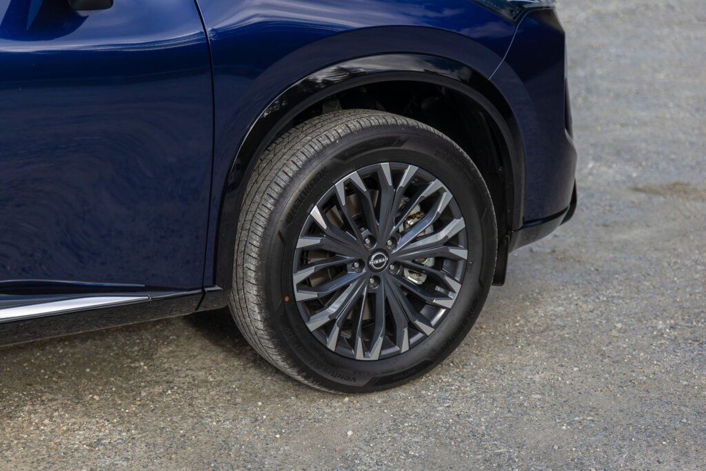 19-inch alloy wheel on the 2026 Nissan X-Trail Ti-L 2WD e-Power