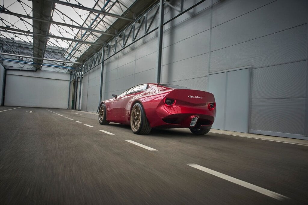 Rear three-quarter view of the Alfa Romeo Cuorerosso concept