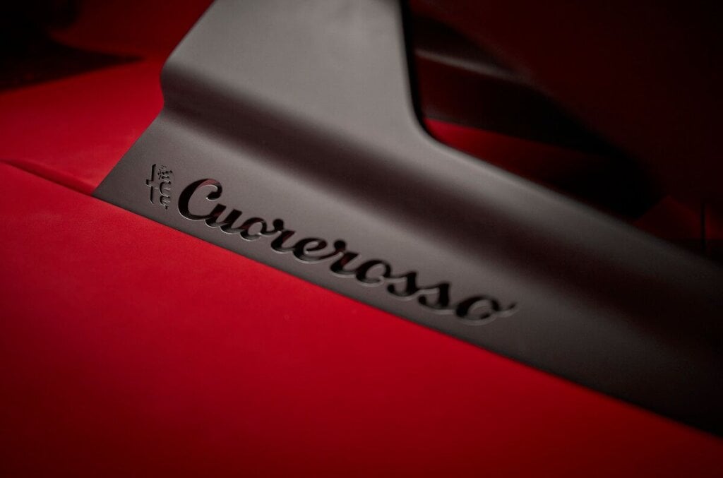 Three-spoke steer-by-wire steering wheel in the Alfa Romeo Cuorerosso