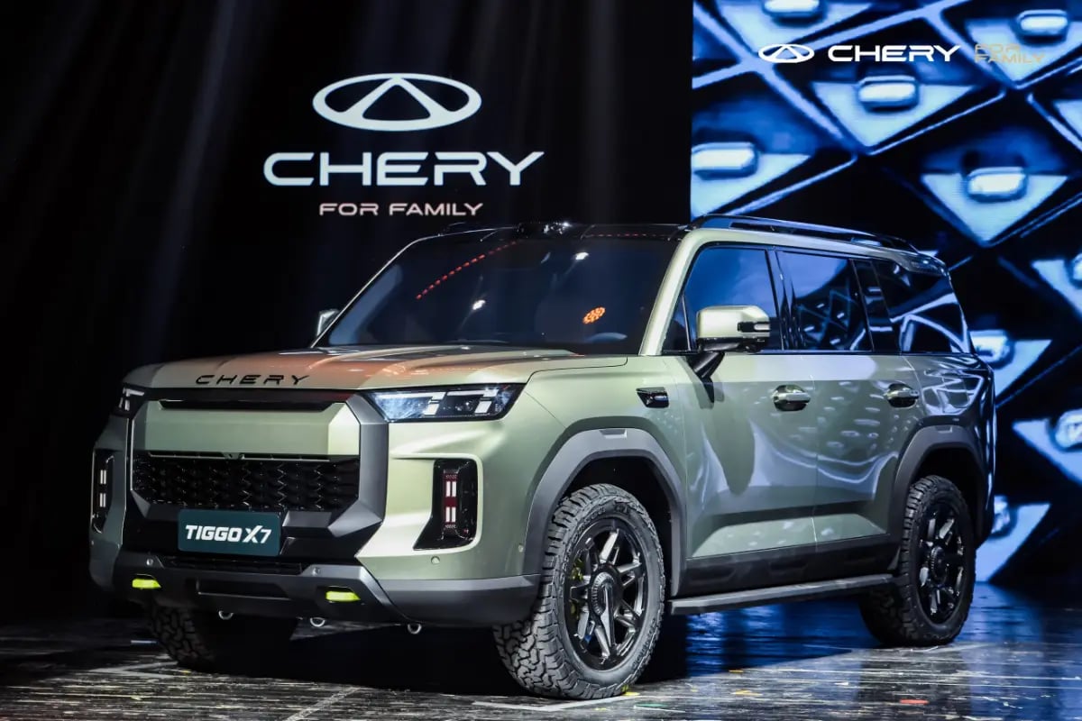Green Chery Tiggo X7 rugged SUV on stage at its preview event in China