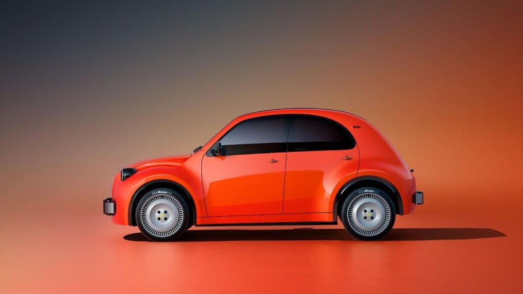 Side profile of the 3.76 m Citroën 2 CV Concept