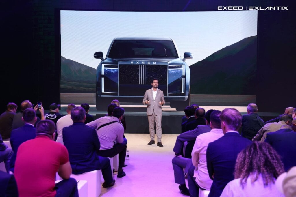 Juan Manuel Díaz presenting the Exeed EX9 flagship SUV design