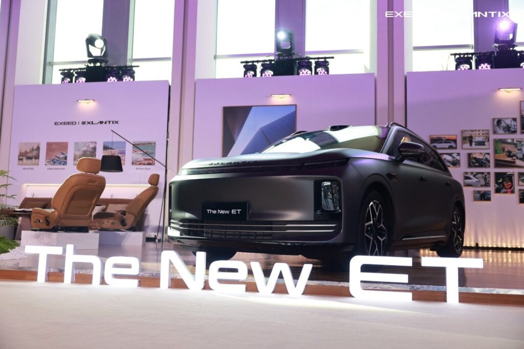 Facelifted Exlantix ET SUV from a low angle