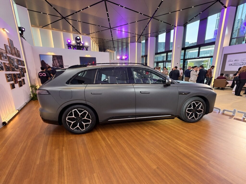 Facelifted Exlantix ET side profile