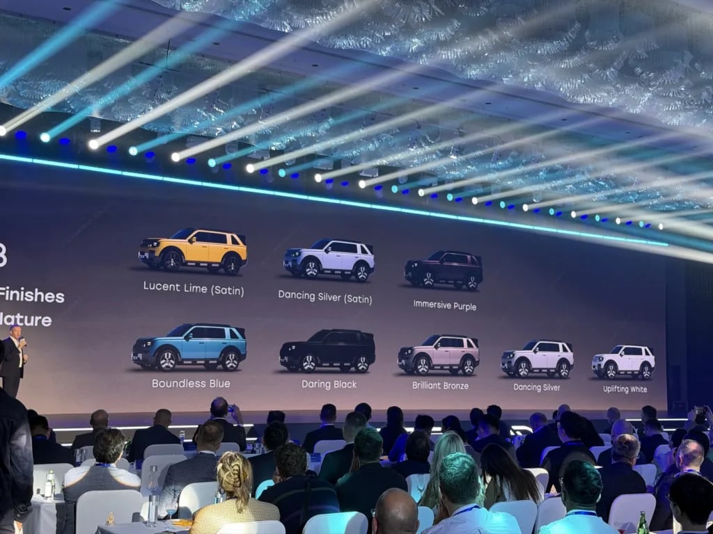 Slide showing the eight Freelander 8 exterior finishes