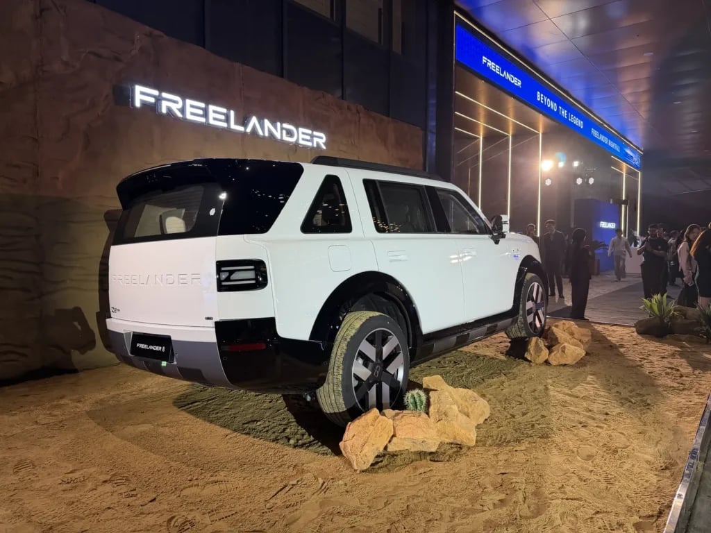 White Freelander 8 rear three-quarter view on display at the Wuhu launch