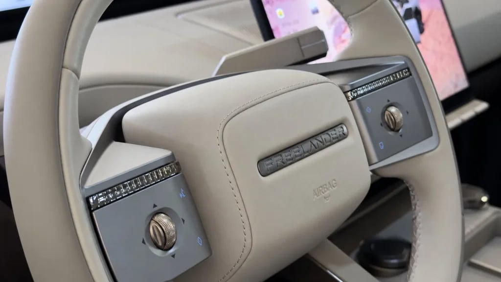 Freelander 8 steering wheel with Freelander script and rotary controls