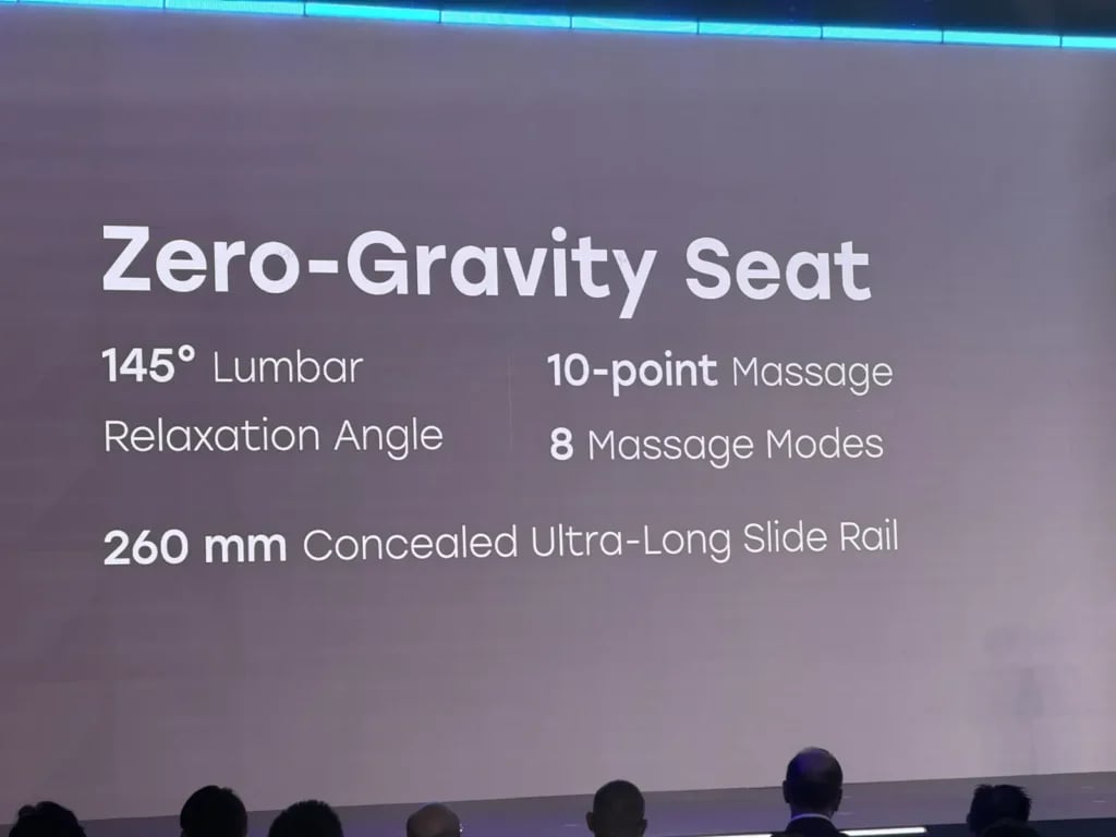 Slide detailing the Freelander 8 zero-gravity seat with 145-degree relaxation angle and 10-point massage