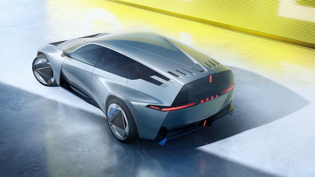 Rear three-quarter view of the Opel STX Concept estate