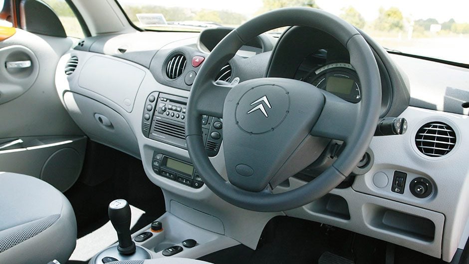 003 Citroën C3 Pluriel interior