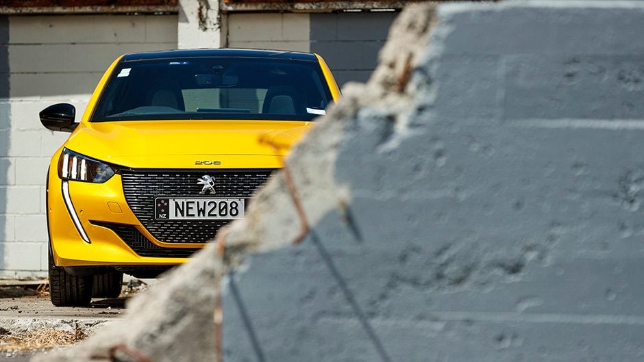 Peugeot 208 GT front static