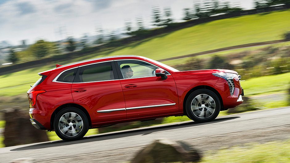Haval Jolion Ultra driving on hilltop