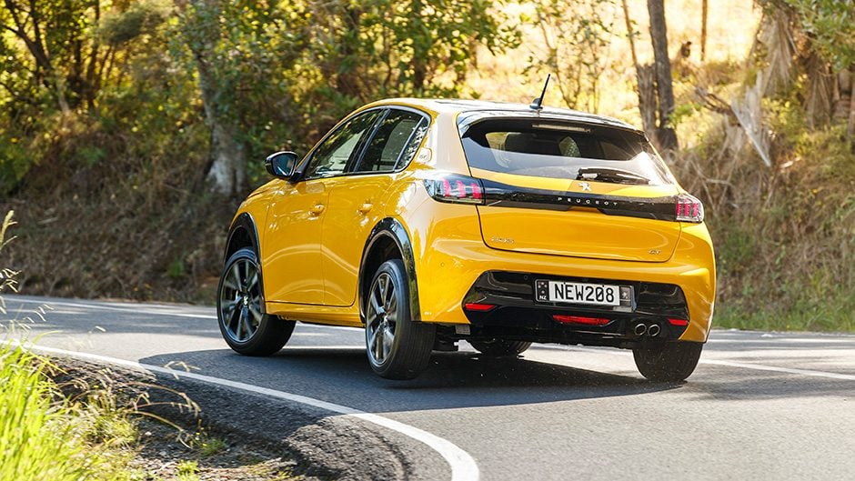 Peugeot 208 GT rear action