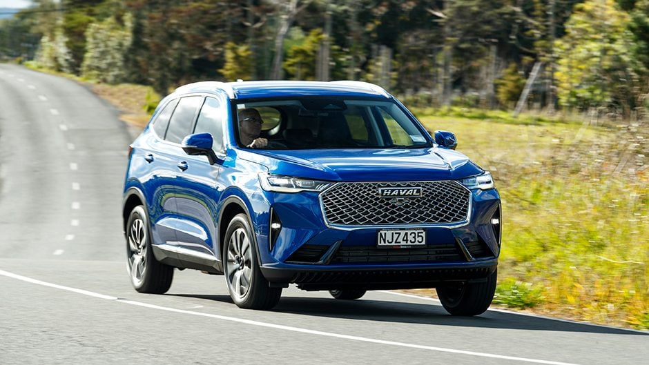 2021 Haval H6 Lux driving on road