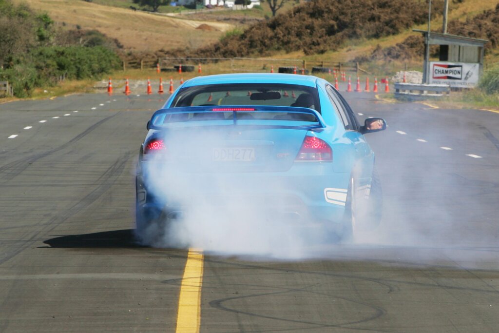 2006 FPV GT burnout