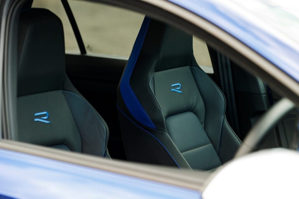 Volkswagen Golf R seats