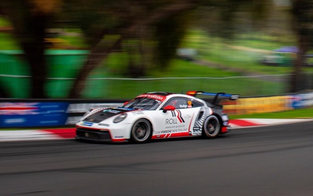 Porsche 911 991.2 racing at Bathurst