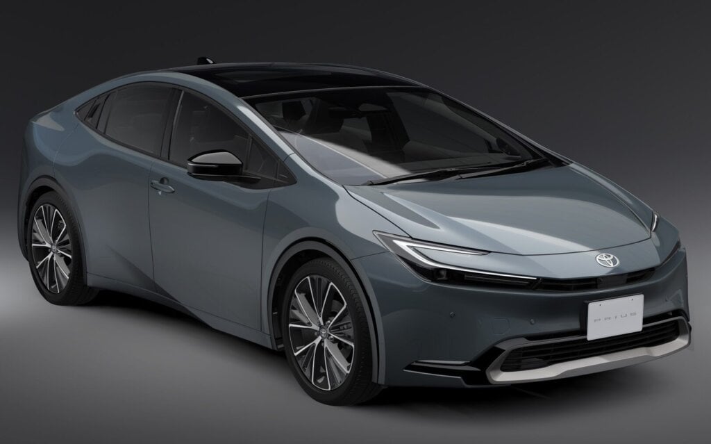 Toyota Prius front three quarter view