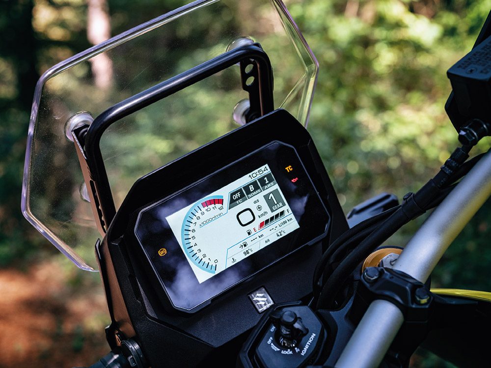 Suzuki V-Strom 800DE screen
