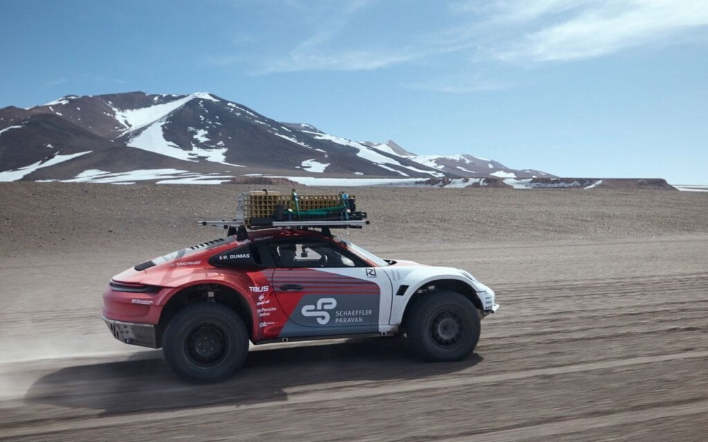 Porsche 911 off-road side view