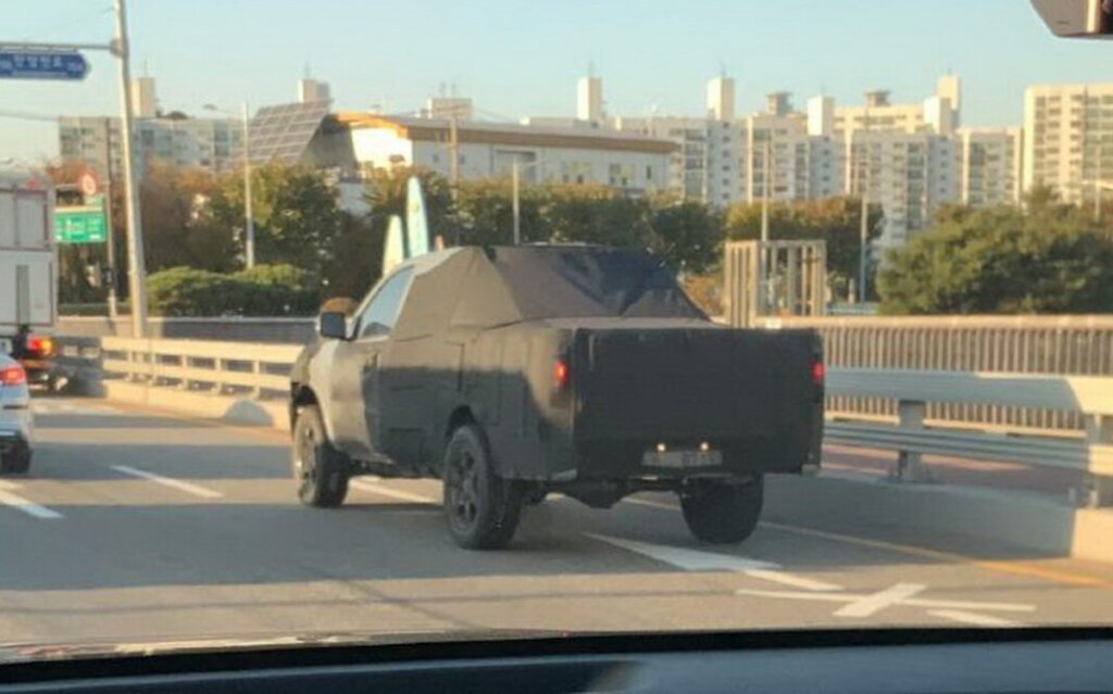 Kia ute rear three quarter view