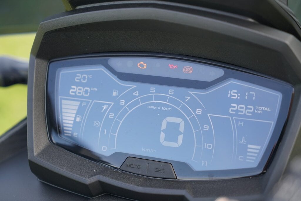 2022 Aprilia SR GT 200 display