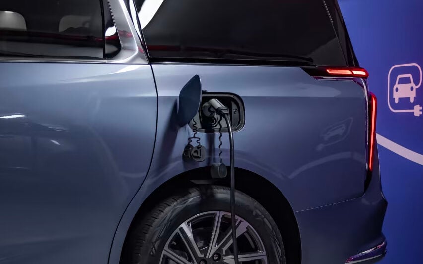 LDV MIFA 9 charging