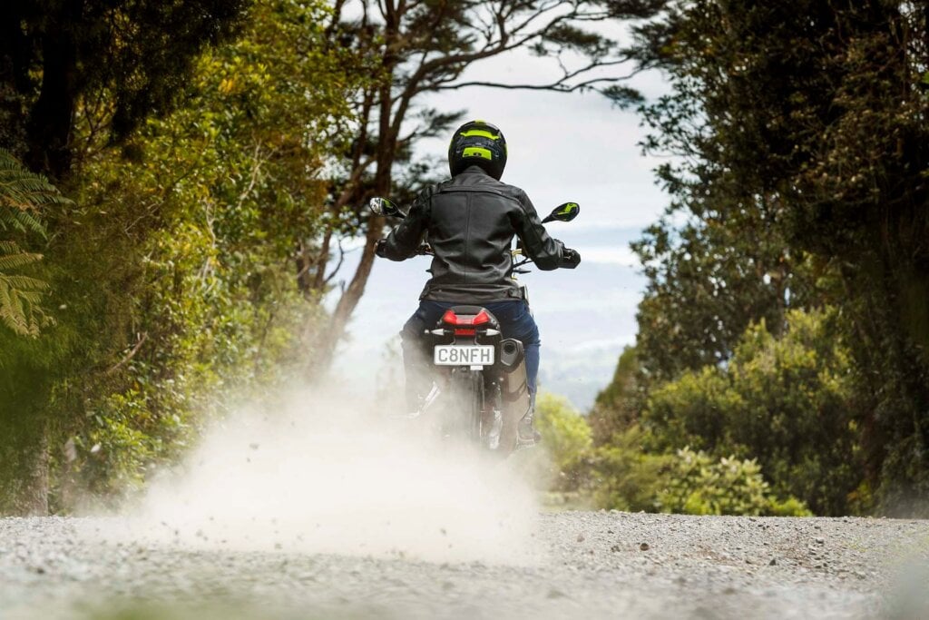 Aprilia Tuareg 660 rear gravel action