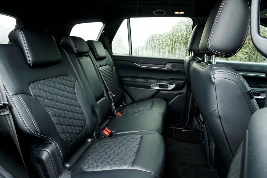 Ford Everest Platinum middle seats