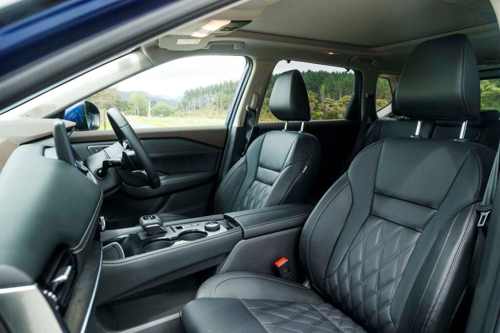 Nissan X-Trail Ti-L front seats